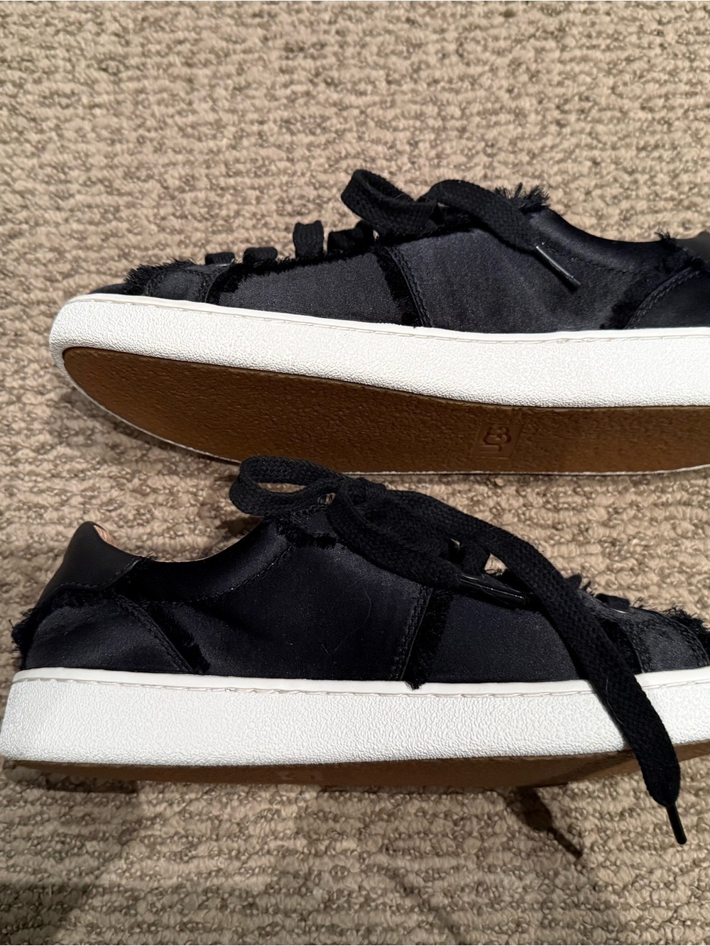 New UGG Milo Black Low-Top Women's Sneakers - Picture 4 of 6
